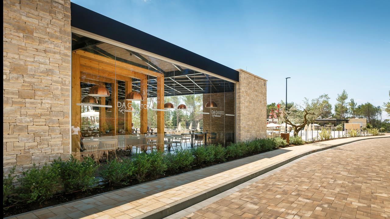 Mobile Homes Camping Santa Marina, Lanterna Tar-Vabriga Exteriör bild The Village Outlet