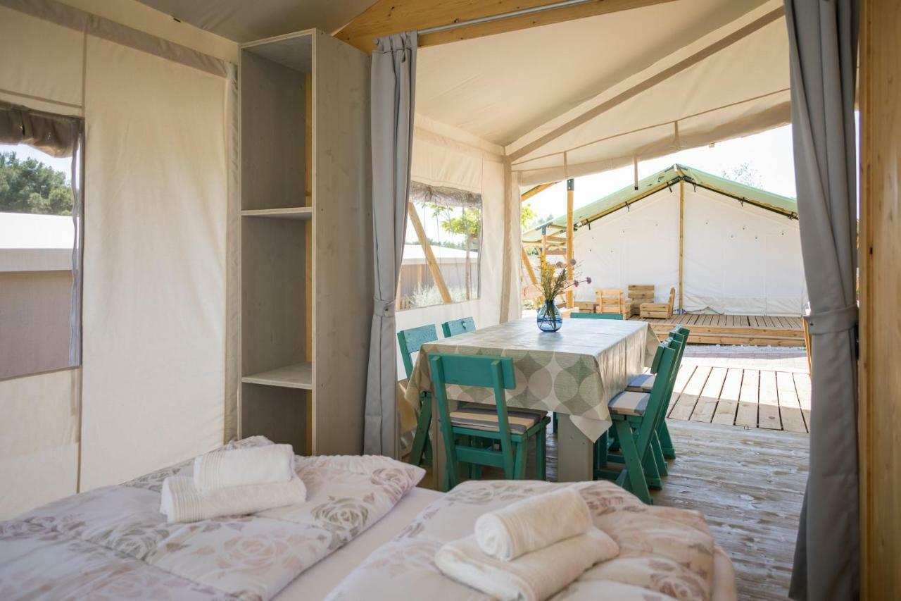 Mobile Homes Camping Santa Marina, Lanterna Tar-Vabriga Exteriör bild Interior of a mobile home