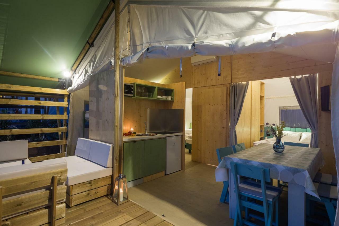 Mobile Homes Camping Santa Marina, Lanterna Tar-Vabriga Exteriör bild Interior of a mobile home