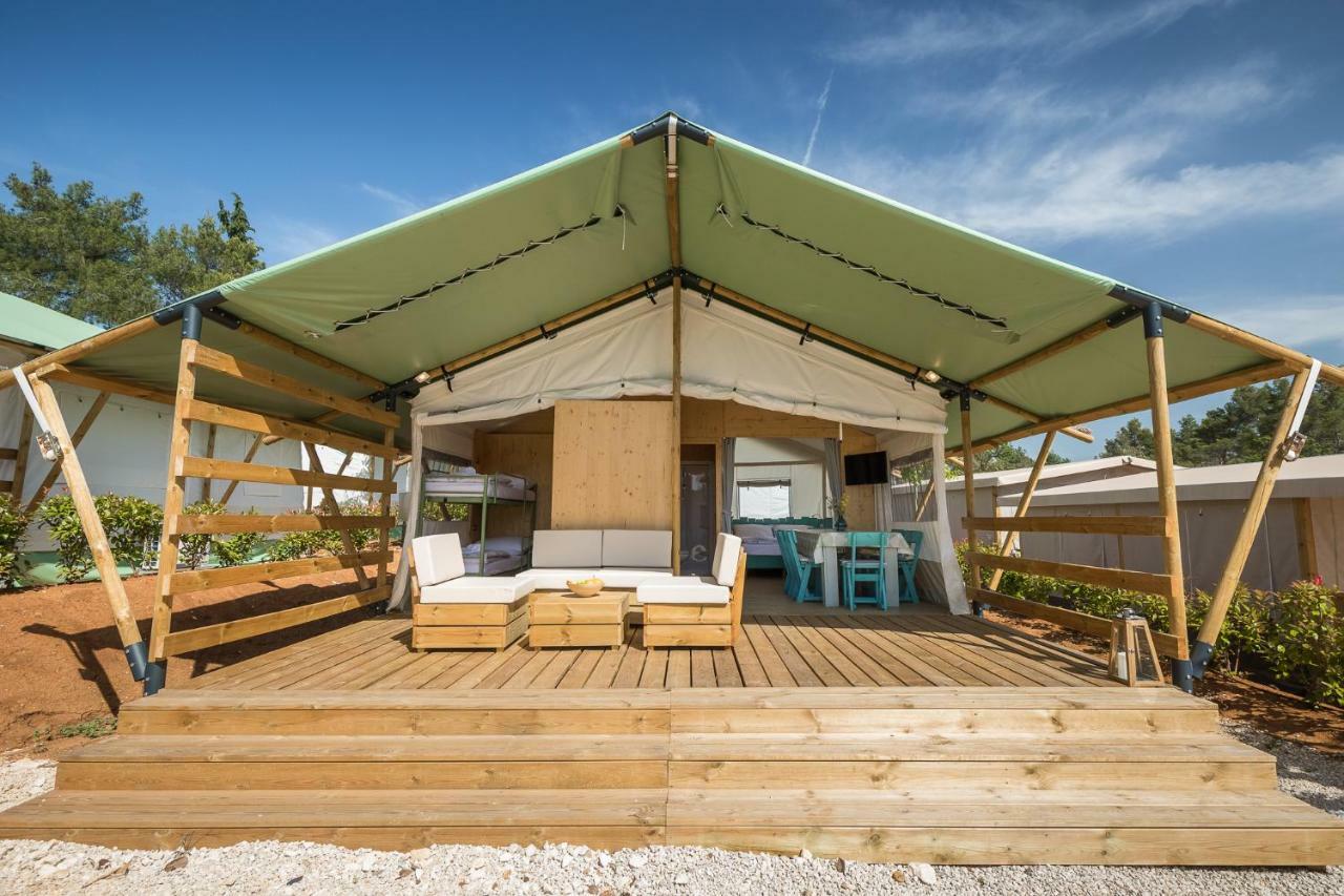 Mobile Homes Camping Santa Marina, Lanterna Tar-Vabriga Exteriör bild A canvas lodge