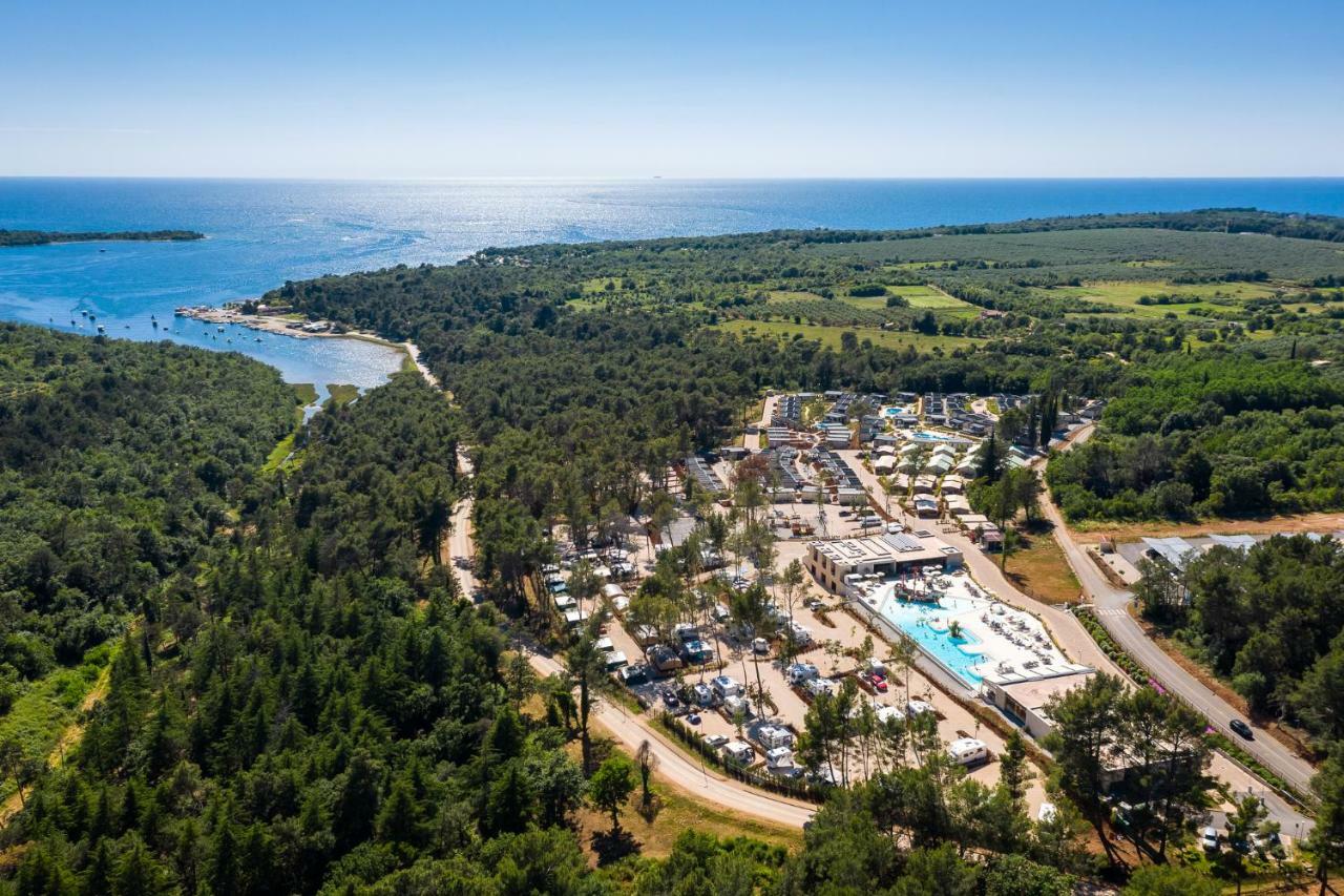 Mobile Homes Camping Santa Marina, Lanterna Tar-Vabriga Exteriör bild Aerial view of the resort