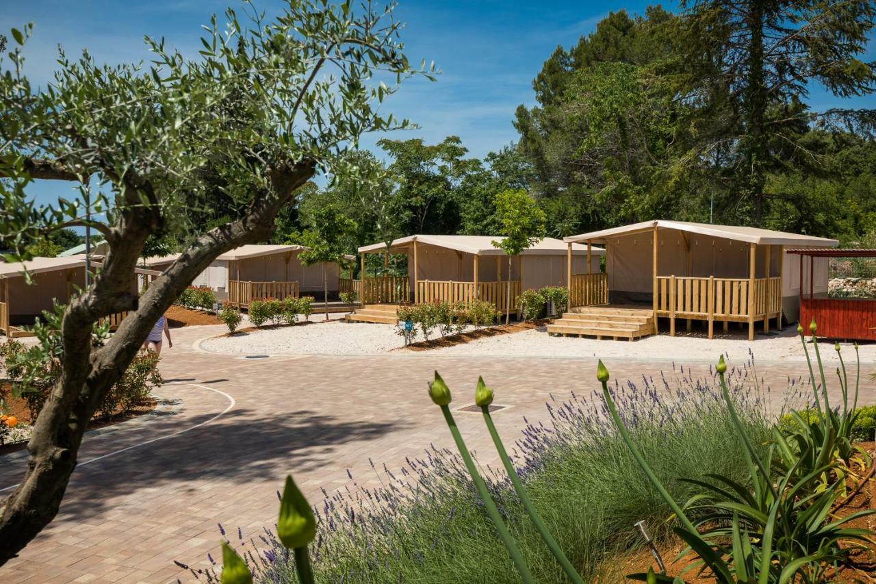 Mobile Homes Camping Santa Marina, Lanterna Tar-Vabriga Exteriör bild Camping in France